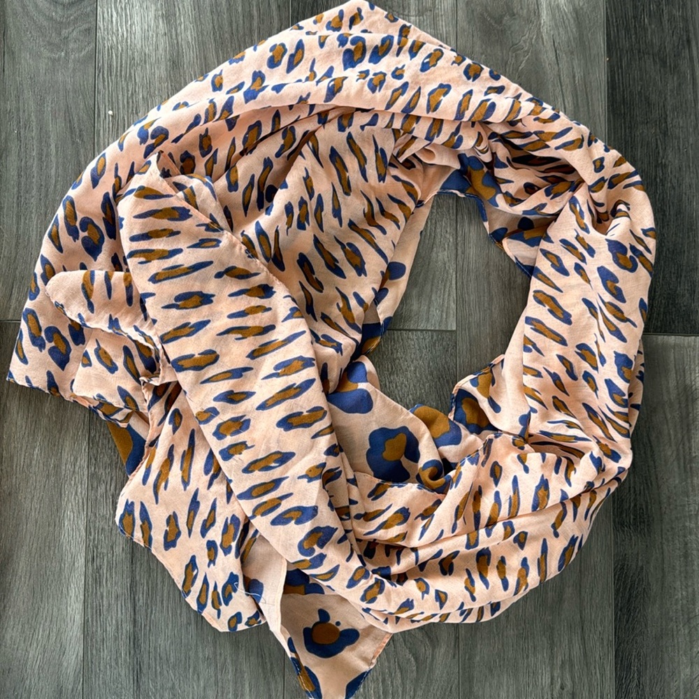 Over sized leopard scarf, light weight